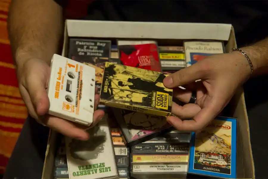 Lo viejo salva: una vida analógica, testimonios de resistencia