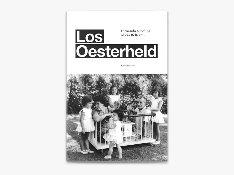 LA FAMILIA. La imagen de la portada del libro muestra al autor y su esposa Elsa, rodeados por sus cuatro hijas pequeñas.