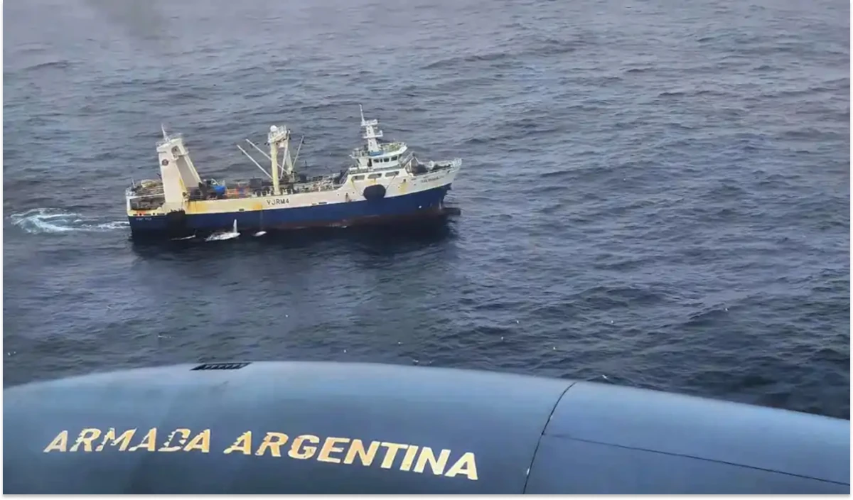Detectan 400 buques extranjeros cerca del límite marítimo argentino: sospechas de pesca ilegal