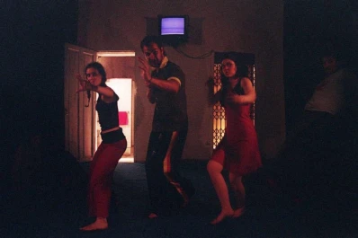 “Violently happy”: la obra que cambió el rumbo del teatro y el cine