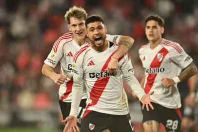 River Plate pegó primero ante Barracas Central, mantuvo sin problemas la ventaja, goleó 3 a 0 y accedió a los cuartos de final