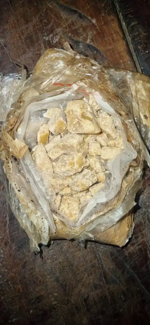 MATERIA PRIMA. La pasta base debe ser sometida a un proceso para que se convierta en cocaína pura.