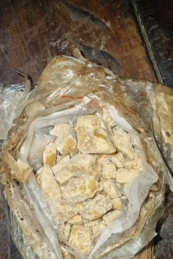 MATERIA PRIMA. La pasta base debe ser sometida a un proceso para que se convierta en cocaína pura.