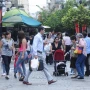 Medio millón de personas camina cada día en el Gran Tucumán, pero las veredas son un caos