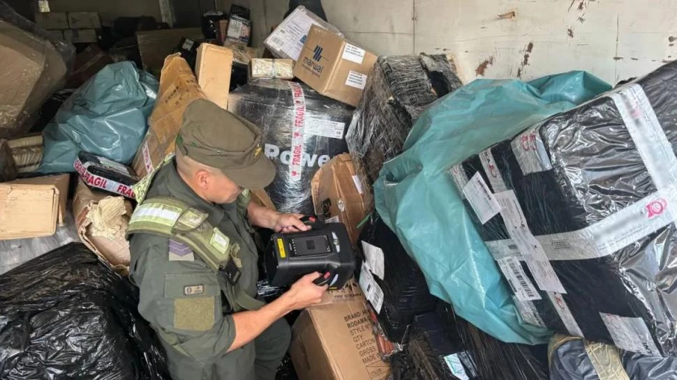 UN DILEMA PARA LOS CONTROLES. El envío de droga mediante encomiendas se incrementó un 20%, respecto del año pasado.