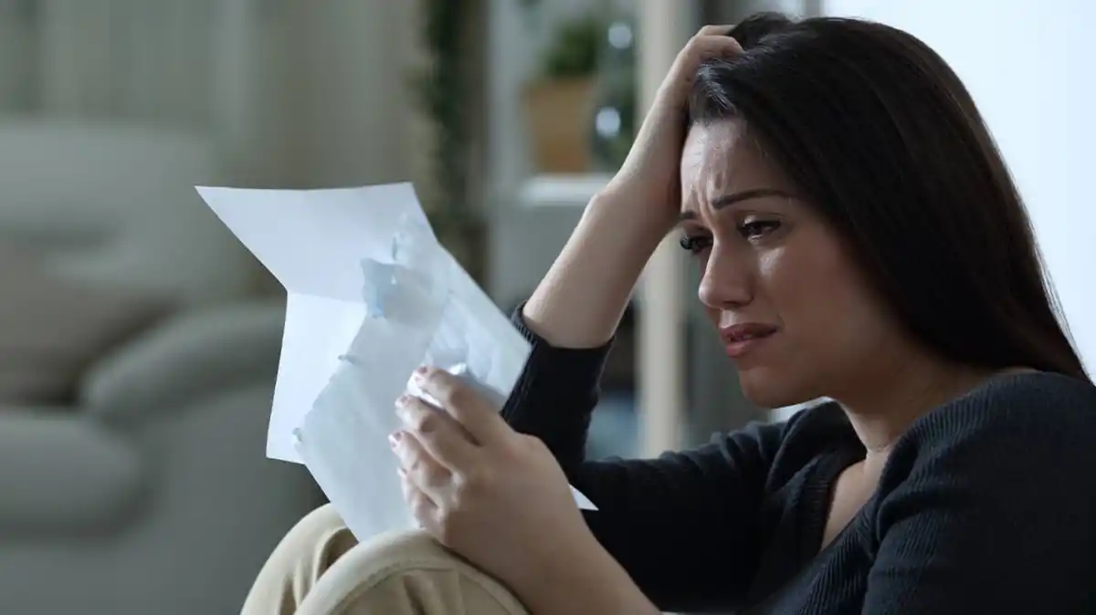 JUVENTUD EN DEUDA. El acceso fácil al crédito y la falta de educación financiera llevan a los jóvenes tucumanos a una espiral de endeudamiento que afecta su calidad de vida.