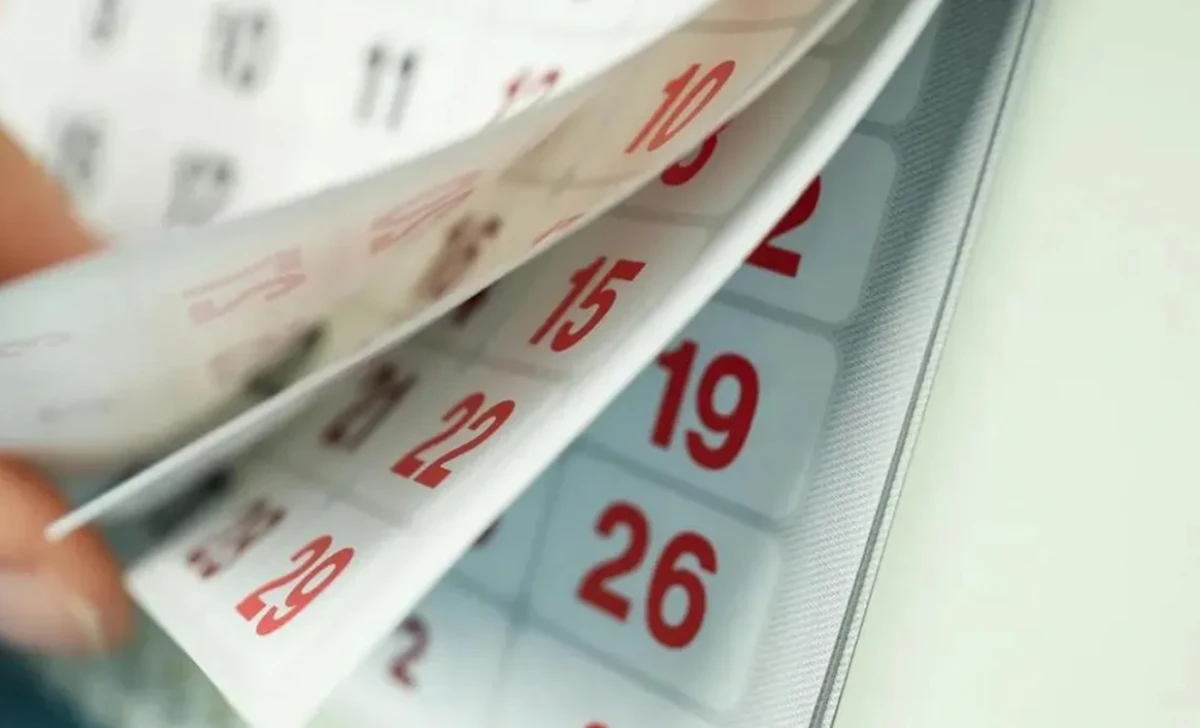 Se oficializó cómo queda el feriado del 25 de Mayo que cae domingo