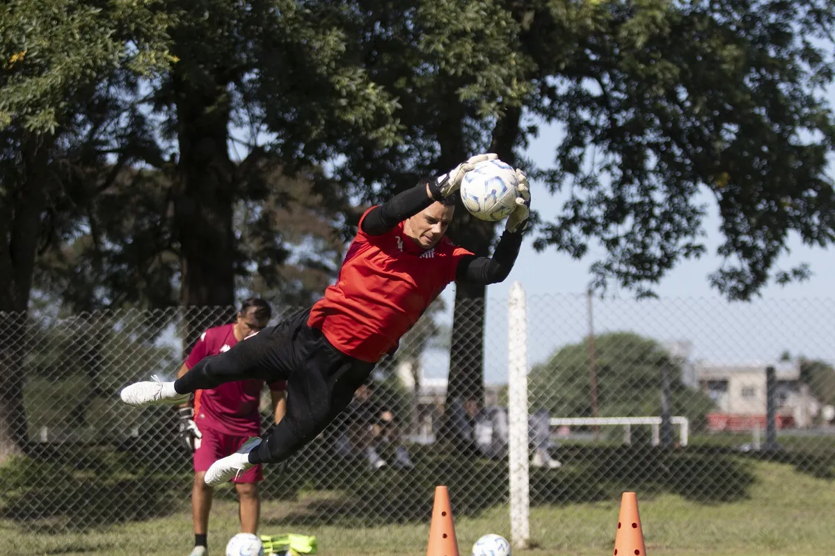 BUEN DESEMPEÑO. Darío Sand fue el punto más alto de San Martín en la derrota contra el Bohemio.