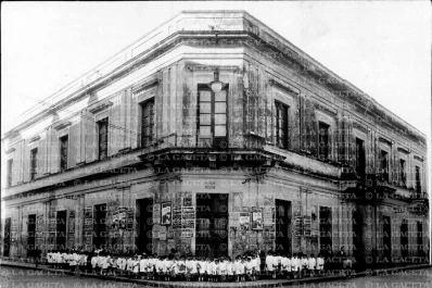 Recuerdos fotográficos: la escuela cumple años