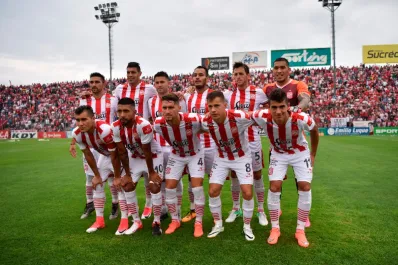 Ascendió con San Martín y, tras ser campeón en Grecia, decidió volver a Tucumán impulsado por el amor