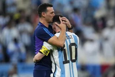 Lionel Scaloni se metió en la histórica discusión: ¿Messi o Maradona?