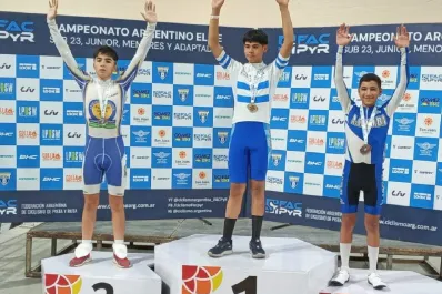 No tenía dónde entrenarse y rifó pollo para viajar: la historia del pequeño ciclista tucumano que salió campeón en San Juan