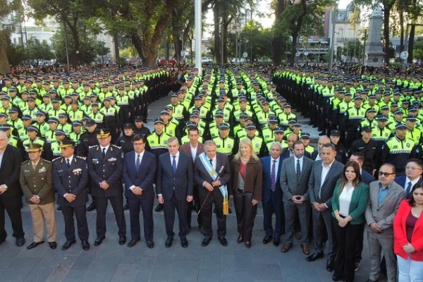 Incorporan 937 policías y los mandan a las calles capitalinas
