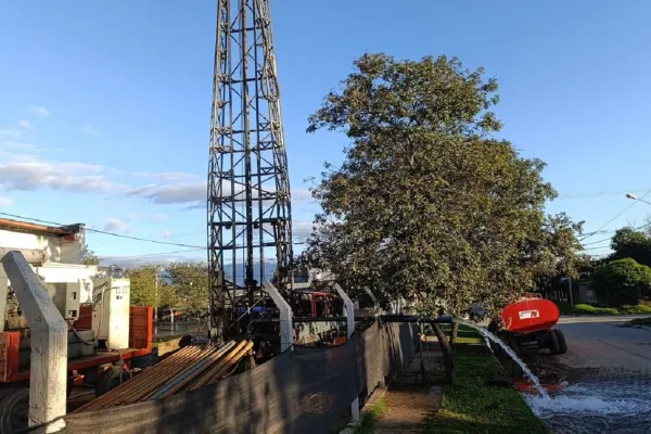 Realizan pruebas en un nuevo pozo de agua en Los Pocitos