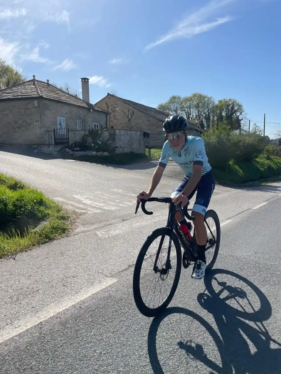 El talento tucumano que conquista Europa y refuerza el presente del ciclismo español