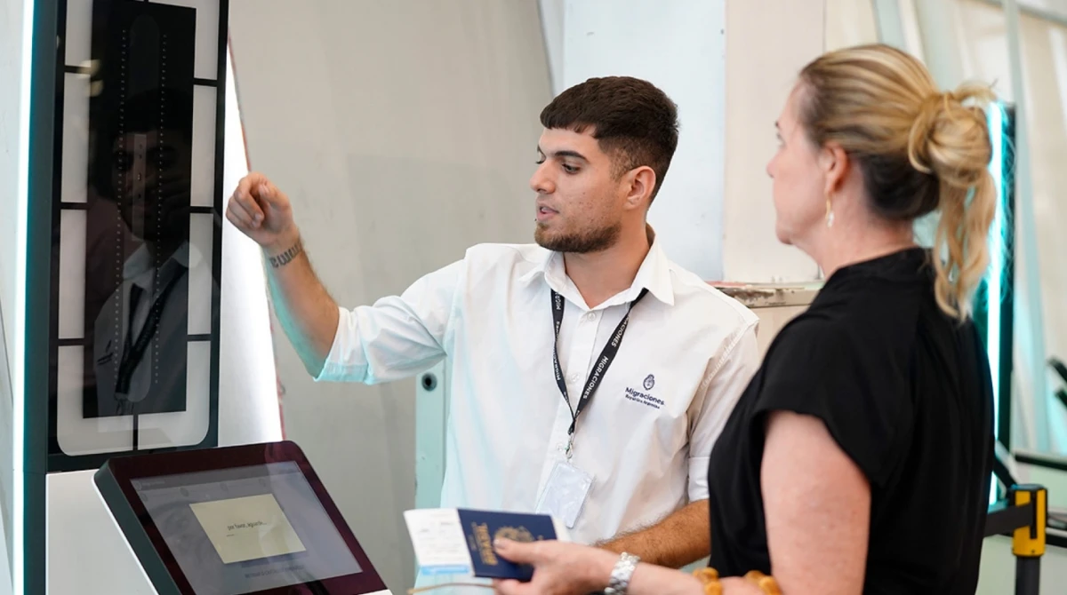 Atención a una persona en pasos fronterizos. MIGRACIONES