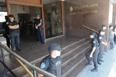 Utilizó datos de cinco gobernadores para contrabandear ropa