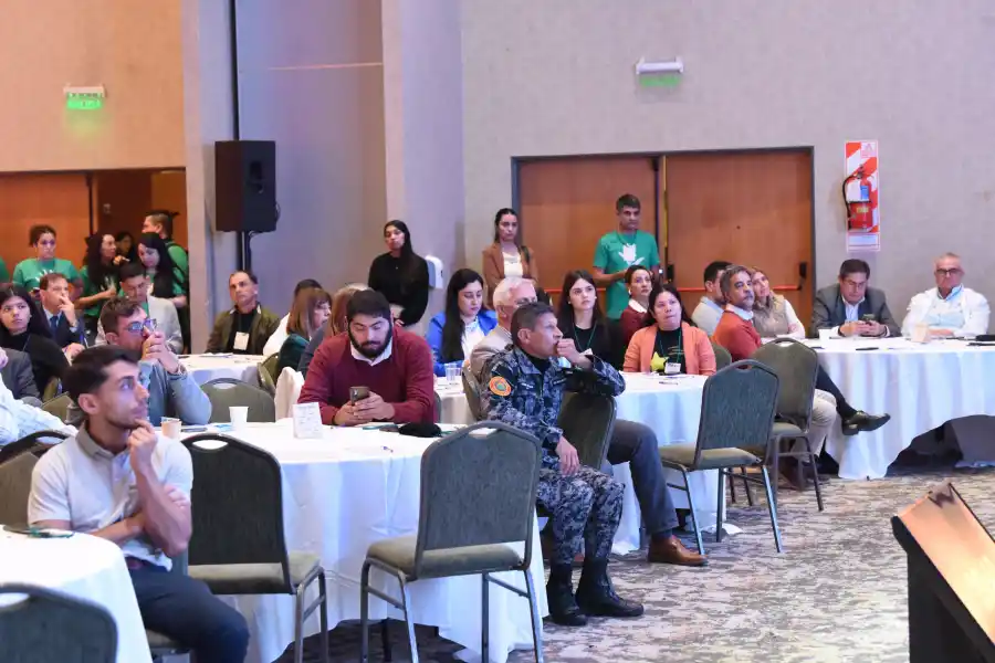 DIALOGO. Los asistentes escuchan con atención las exposiciones del foro. LA GACETA/ Foto de Analía Jaramillo.