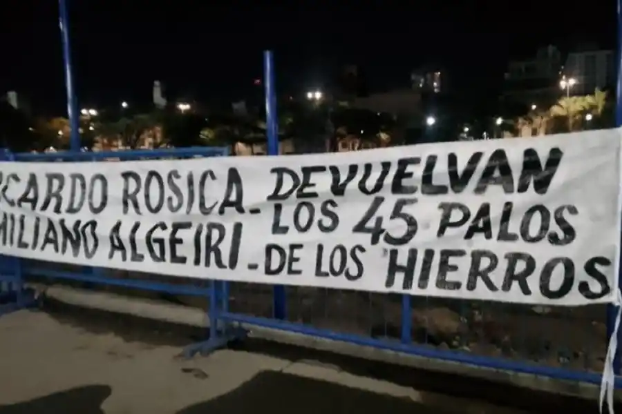 MENSAJES. La zona de Casa Amarilla amaneció con pasacalles que dejan al descubierto el conflicto interno de la CD.