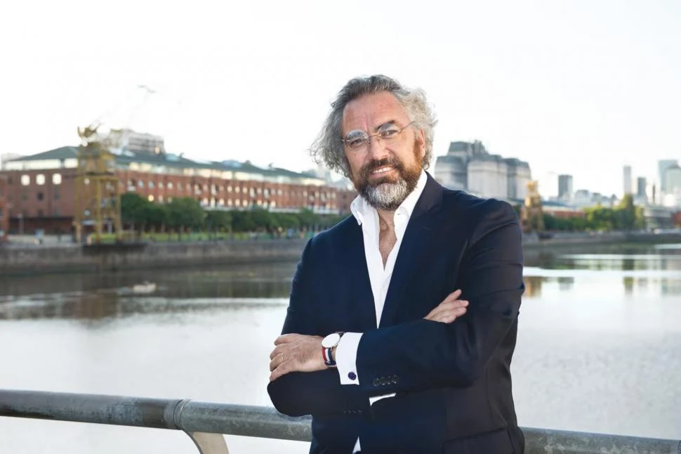 MIANI. Egresado de la UBA, tiene su estudio en siete países de América.