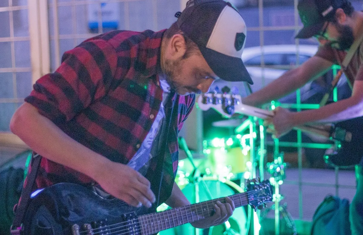 B19 se embarca en un viaje musical desde la contracultura punk