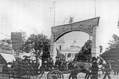 Recuerdos fotográficos: carruajes en la calle Las Heras