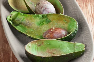 Las cinco razones por las que no volverás a tirar las cáscaras de palta