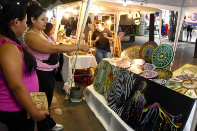 Este fin de semana las ferias de gastronómicos y artesanos llegan a Manantial Sur y el Palacio de los Deportes