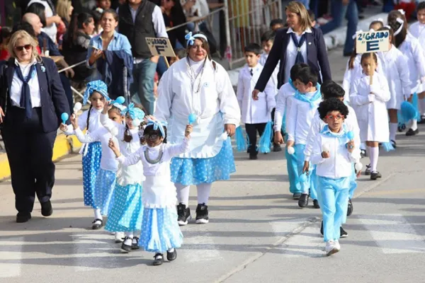 Las escuelas podrán trasladar los actos al viernes o lunes, pero los trabajadores no podrán cambiar su jornada habitual.