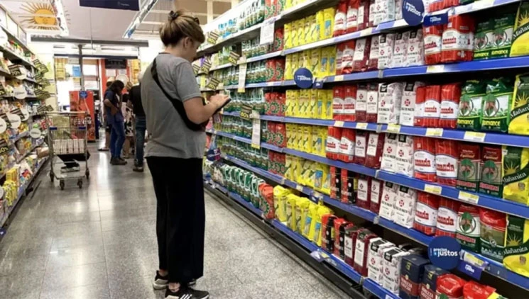 EN GÓNDOLAS. El Gobierno frenó reajustes en el valor de alimentos.