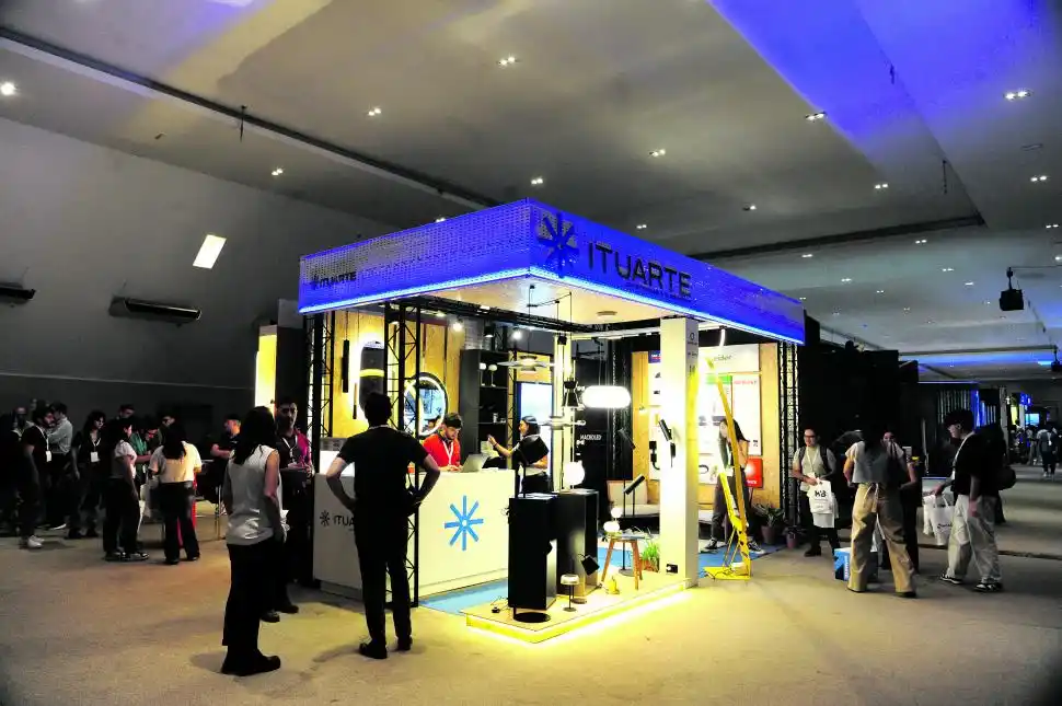 STANDS. Empresas muestran su potencial en el predio de la Rural.