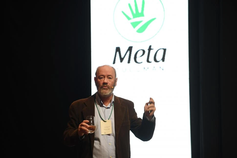 WRIGHT. Antropólogo de la UBA y doctorado en Temple University. 