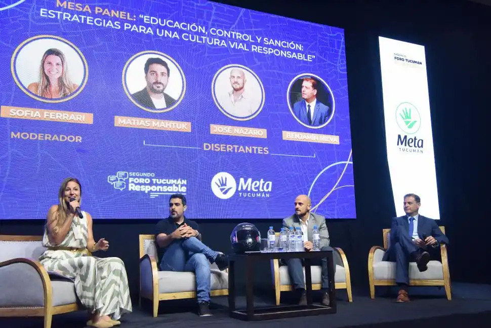 LA IMPORTANCIA DE LOS ACTORES SOCIALES. Los disertantes de la mesa panel, Mahtuk, Nazaro y Nieva, hablaron sobre educación, control y sanción. También abordaron las estrategias para una cultura vial responsable. la gaceta / fotos de analía  jaramillo