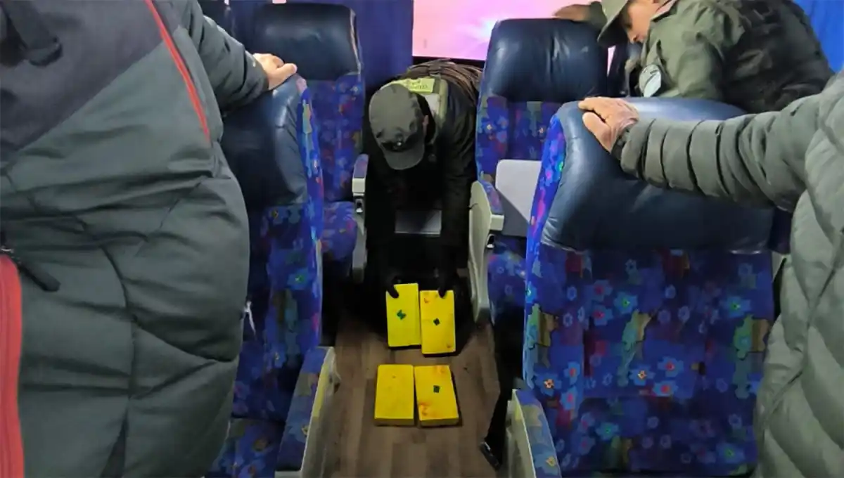 EN UN TOUR. La droga estaba oculta en el habitáculo del aire acondicionado.