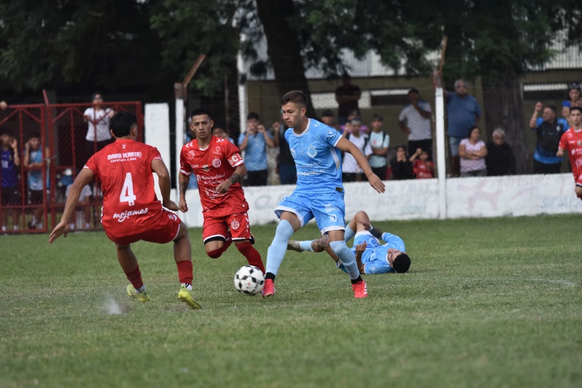 SIGUE ENFOCADO. Rizo ahora defiende la camiseta de Deportivo Aguilares. 