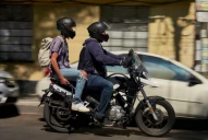 Los Uber Moto piden que el Concejo los incluya en la regulación de las apps de transporte