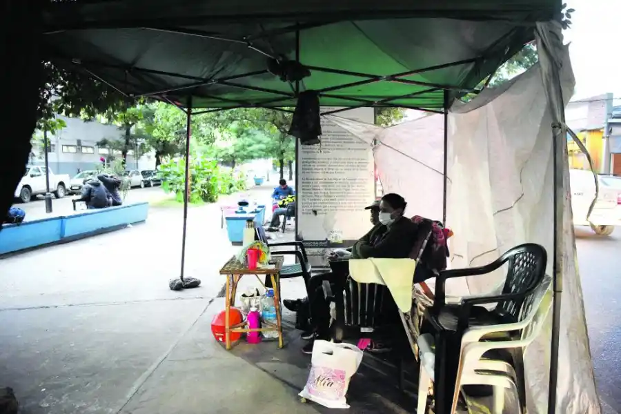 Ramón y Delicia Barraza, padres de Luis, internado por consumo de drogas.