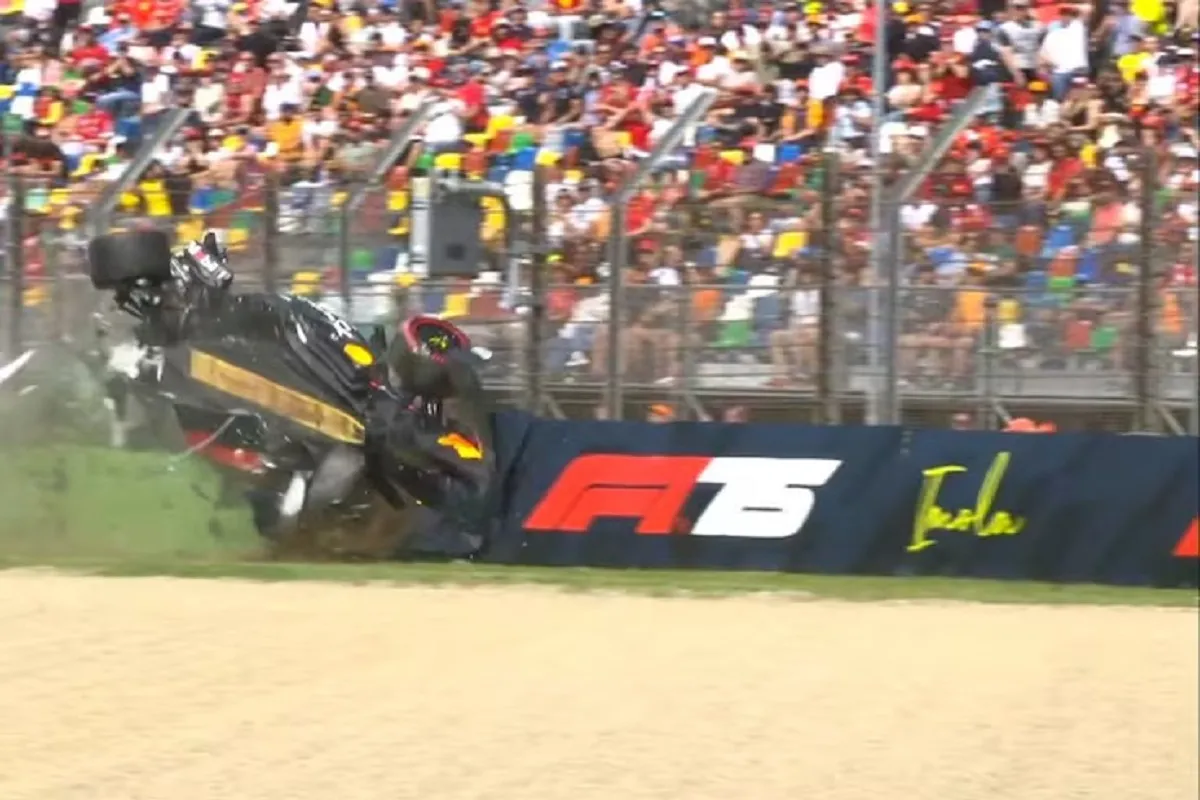 Increíblemente salió ileso: así fue el impactante choque de Yuki Tsunoda en la Fórmula 1