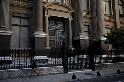 El dólar se estabiliza, mientras se recuperan las reservas