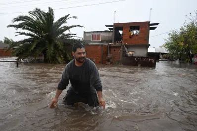 El agua no da tregua en Buenos Aires: cayeron más de 400 milímetros de lluvia y hay cerca de 3.200 evacuados