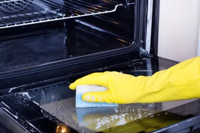 Una genialidad: el truco con limón para limpiar el horno sin ningún esfuerzo
