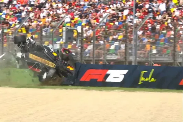 Increíblemente salió ileso: así fue el impactante choque de Yuki Tsunoda en la Fórmula 1