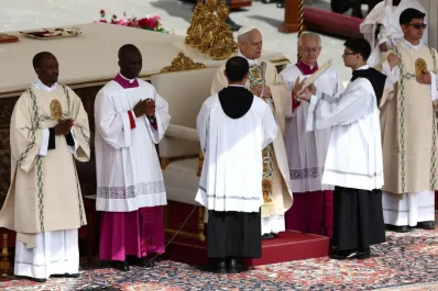 Quiénes son los líderes mundiales que asistieron y quiénes faltaron a la entronización del papa León XIV