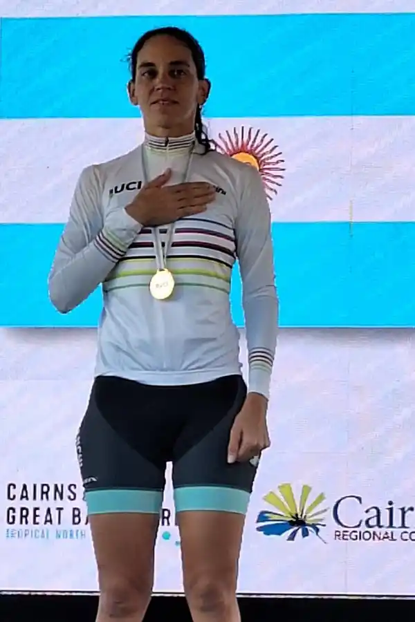 EN LA CIMA. La biker tucumana se subió a lo más alto del podio en Australia.