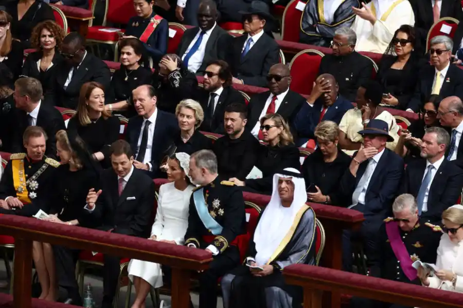 Quiénes son los líderes mundiales que asistieron y quiénes faltaron a la entronización del papa León XIV