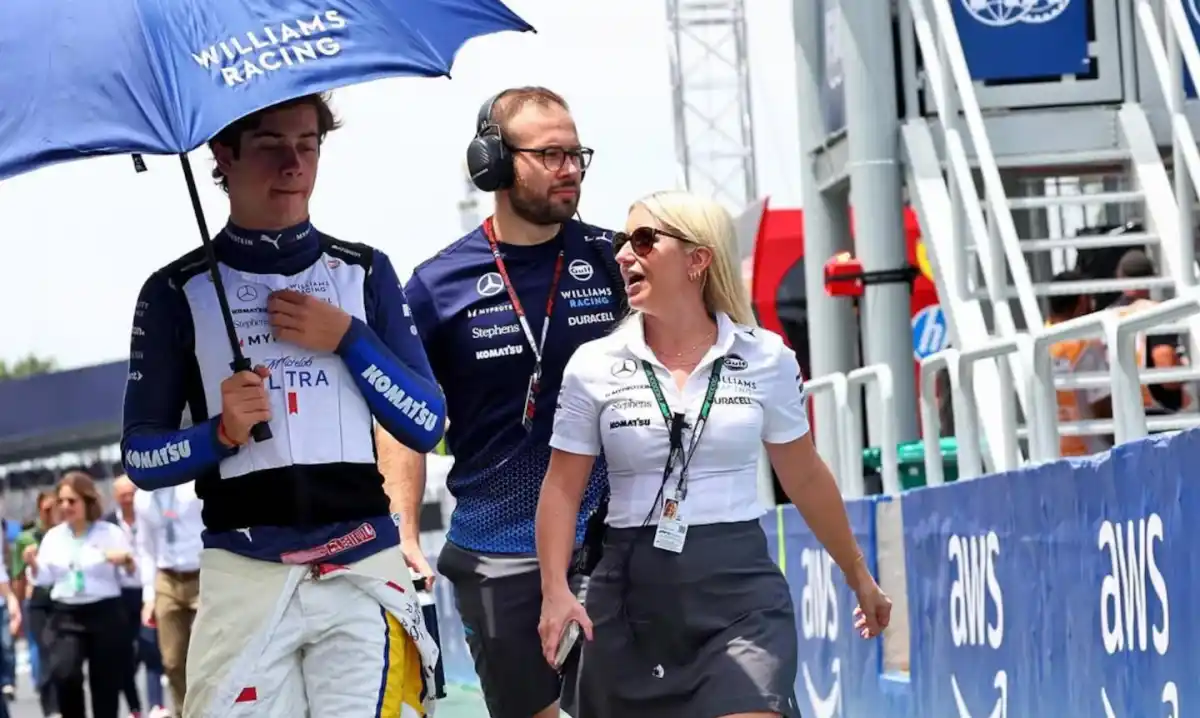 Colapinto junto a Rebecca Banks durante el año pasado. 