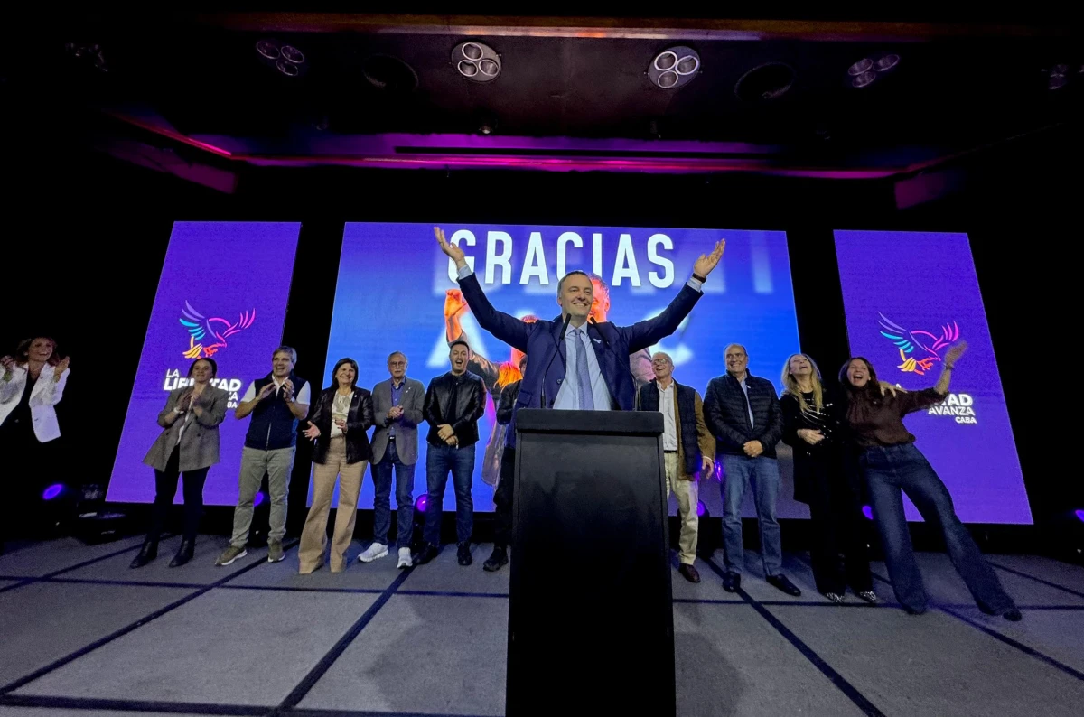 FESTEJO. Manuel Adorni fue el gran triunfador en las elecciones porteñas. 