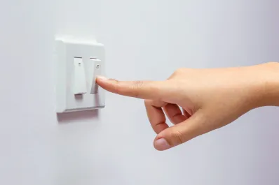 Ahorro de luz: los electrodomésticos que tenés que desenchufar para no gastar tanta energía