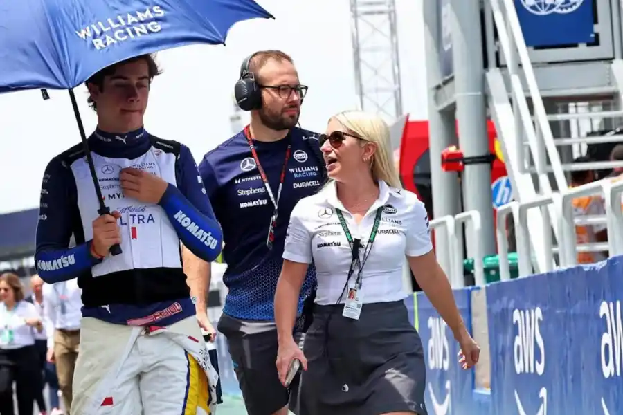 Colapinto junto a Rebecca Banks durante el año pasado. 