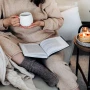 ¿Saturado de la vida? Probá el cozymaxxing, el ritual de mantas y té que se volvió viral en TikTok